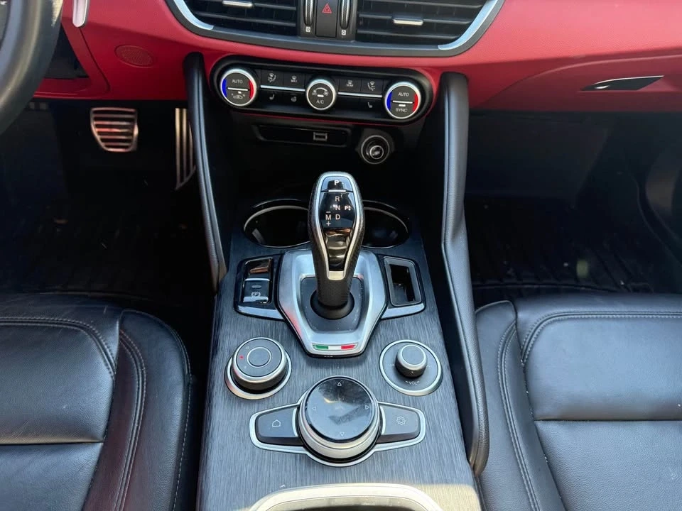 2022 Alfa Romeo Giulia - Image 12 of 18