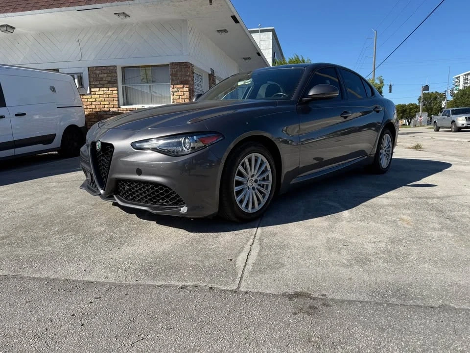 2022 Alfa Romeo Giulia - Image 2 of 18