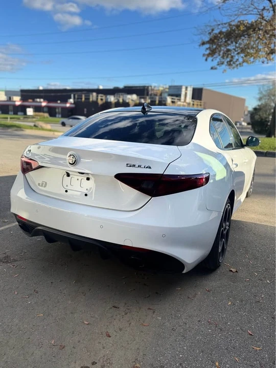 2022 Alfa Romeo Giulia - Image 8 of 16