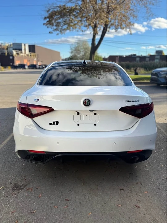 2022 Alfa Romeo Giulia - Image 9 of 16