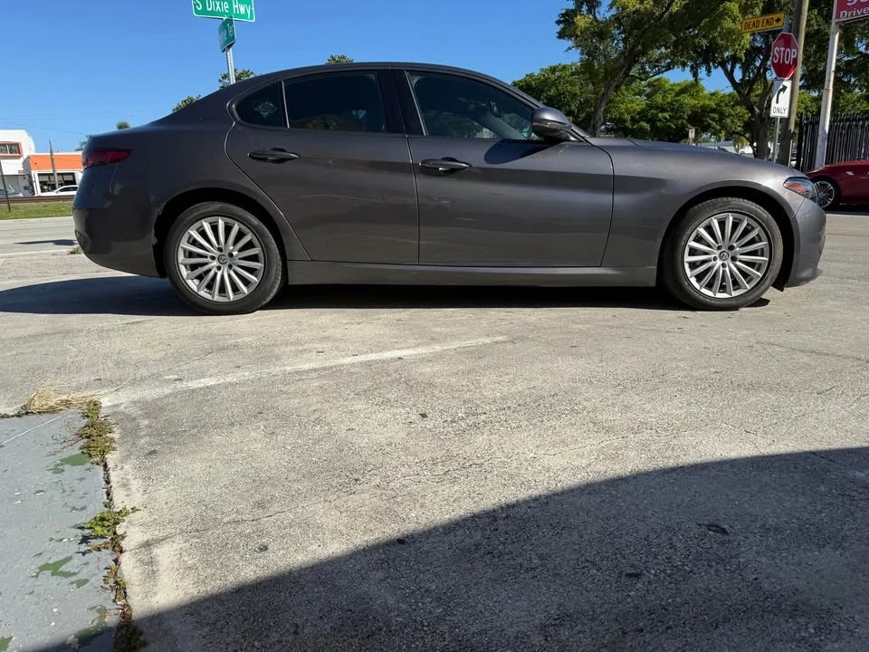 2022 Alfa Romeo Giulia - Image 3 of 18
