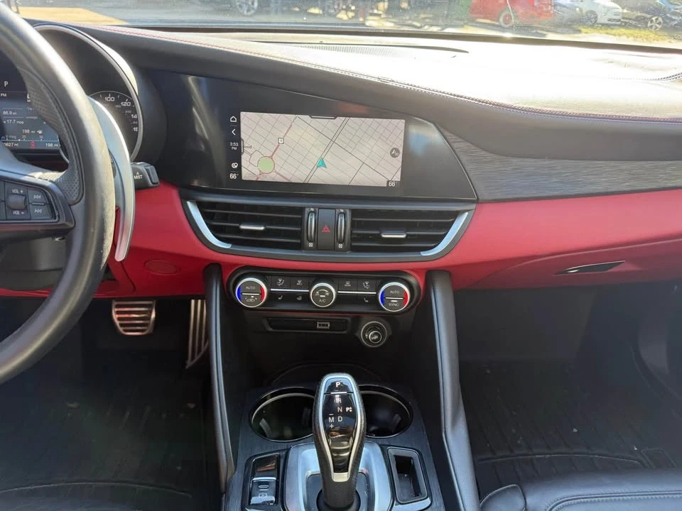 2022 Alfa Romeo Giulia - Image 13 of 18