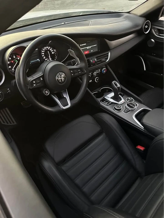 2022 Alfa Romeo Giulia - Image 3 of 5