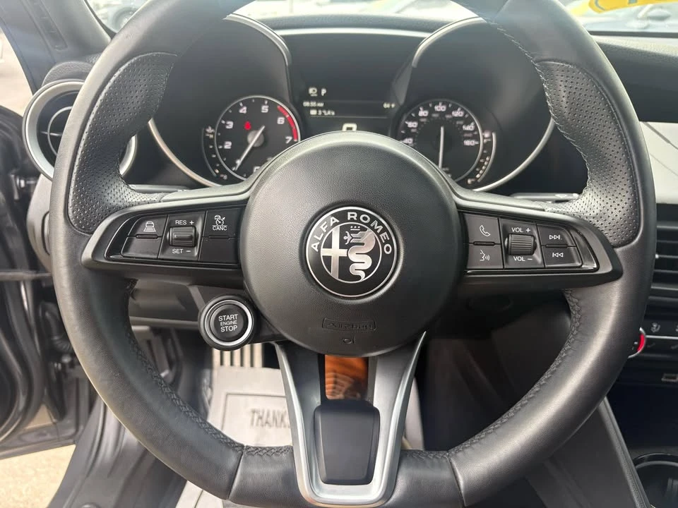 2022 Alfa Romeo Giulia - Image 17 of 20