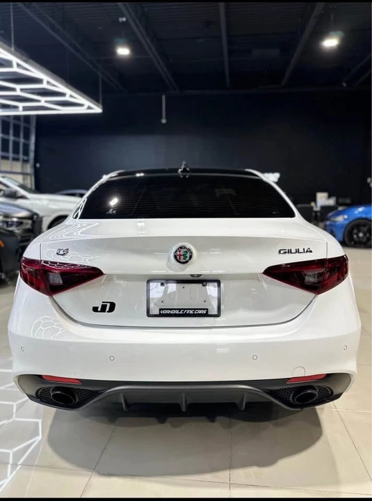 2022 Alfa Romeo Giulia - Image 5 of 16