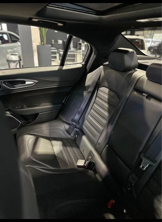 2022 Alfa Romeo Giulia - Image 15 of 16
