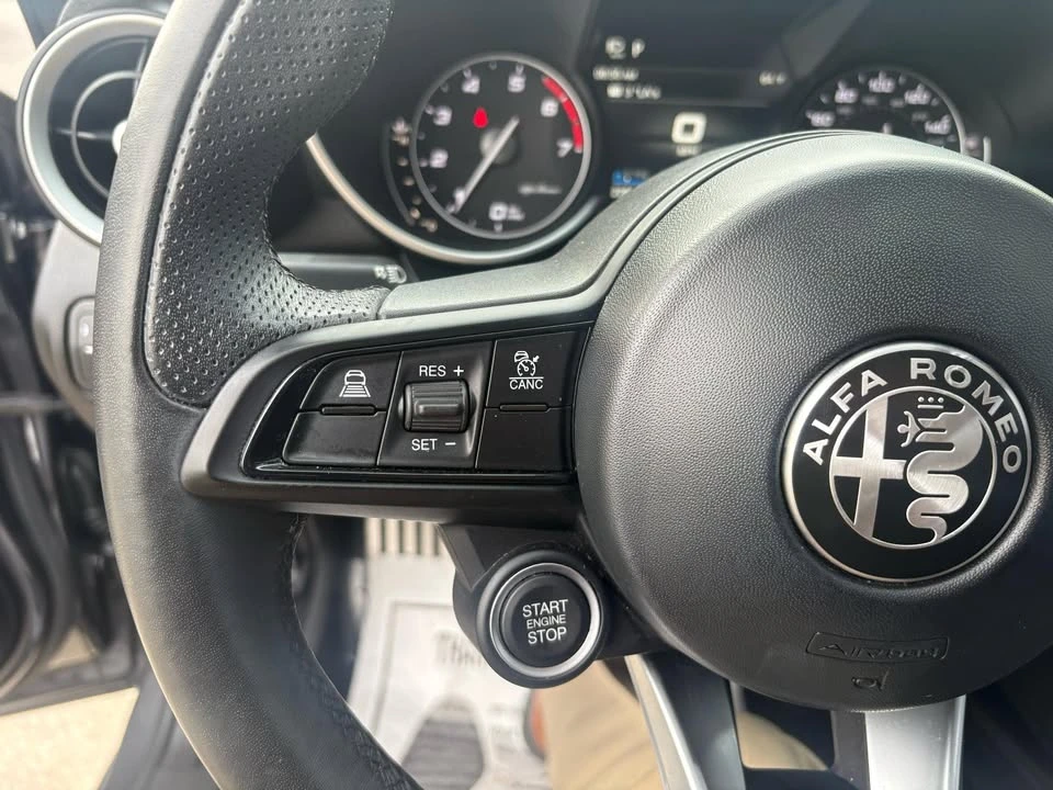 2022 Alfa Romeo Giulia - Image 18 of 20