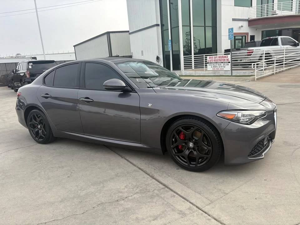 2022 Alfa Romeo Giulia - Image 10 of 20