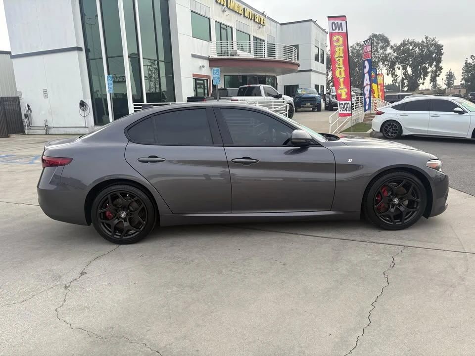 2022 Alfa Romeo Giulia - Image 9 of 20