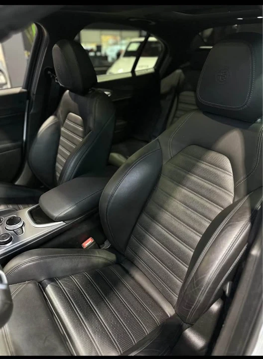 2022 Alfa Romeo Giulia - Image 13 of 16