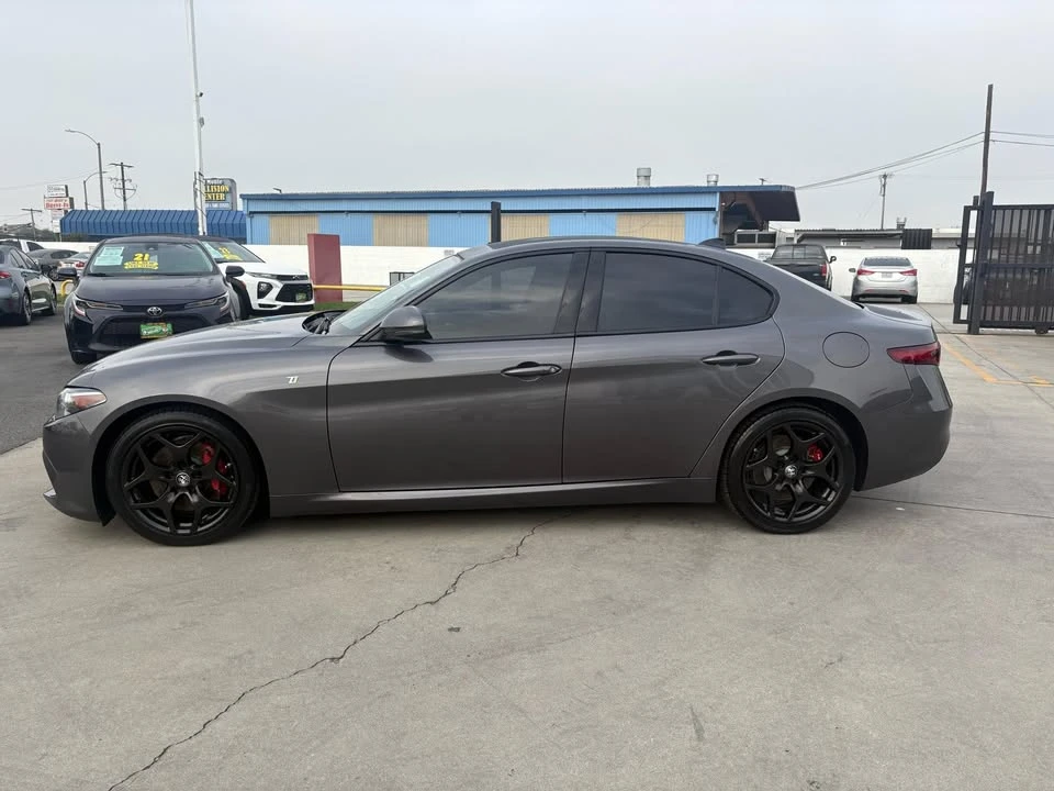 2022 Alfa Romeo Giulia - Image 3 of 20
