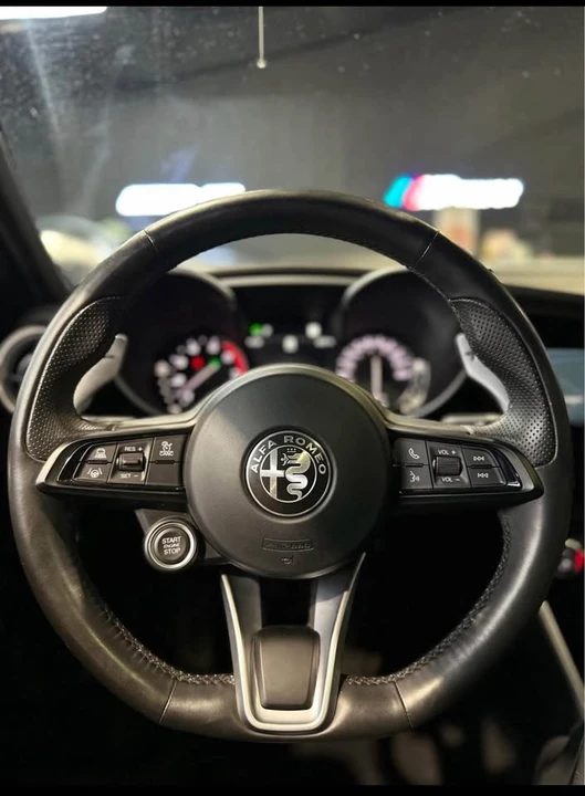 2022 Alfa Romeo Giulia - Image 10 of 16