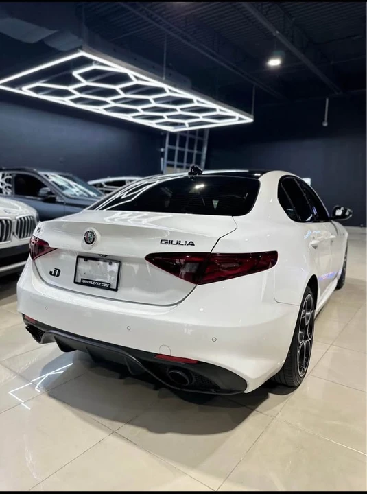 2022 Alfa Romeo Giulia - Image 4 of 16
