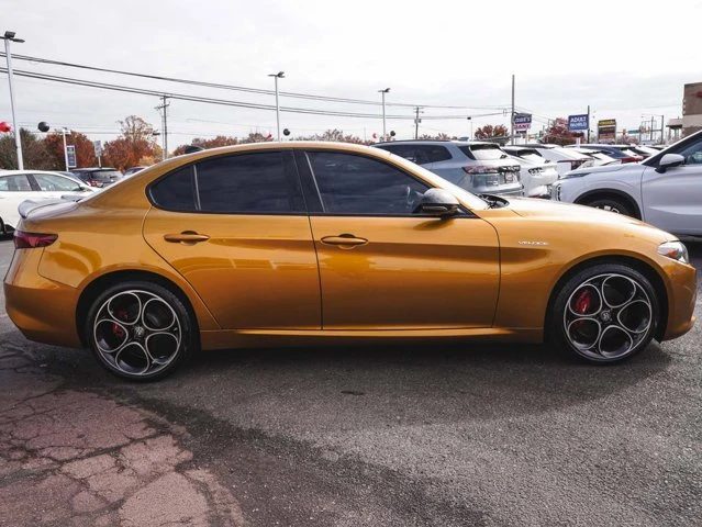 2022 Alfa Romeo Giulia - Image 4 of 9