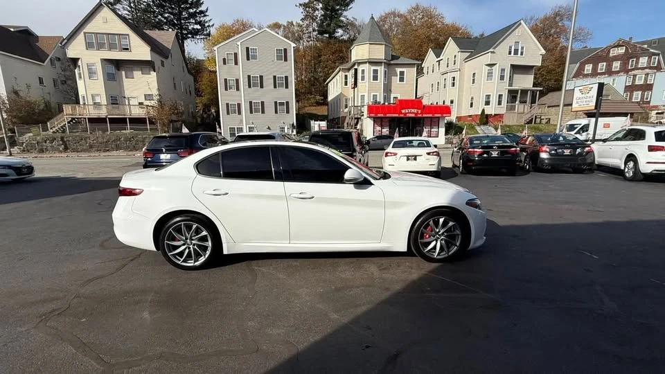 2022 Alfa Romeo Giulia - Image 6 of 20