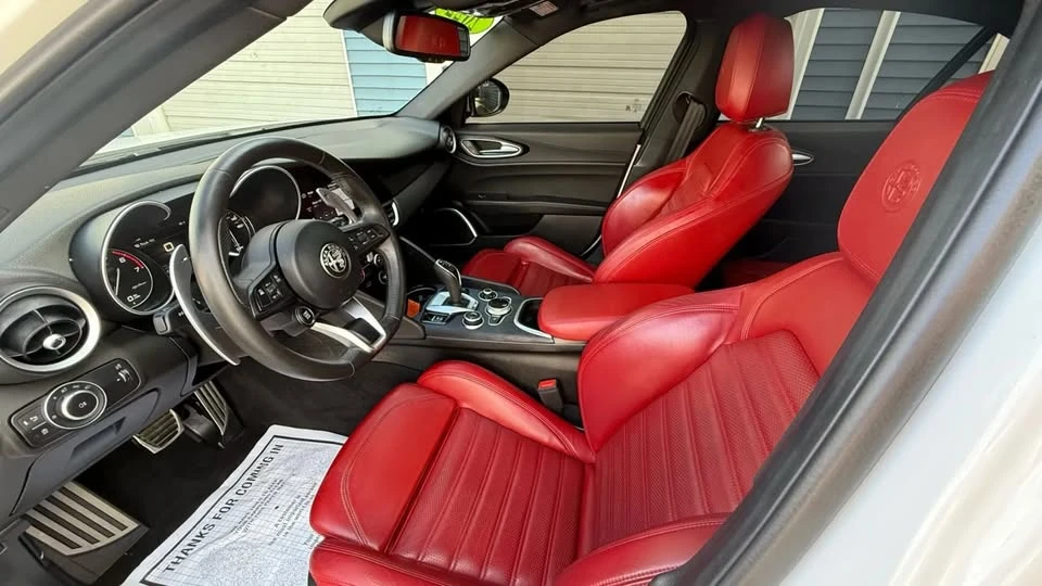 2022 Alfa Romeo Giulia - Image 8 of 20
