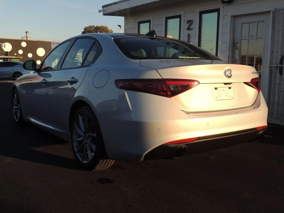 2022 Alfa Romeo Giulia - Image 6 of 20
