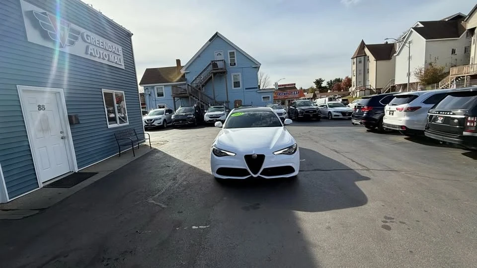 2022 Alfa Romeo Giulia - Image 2 of 20