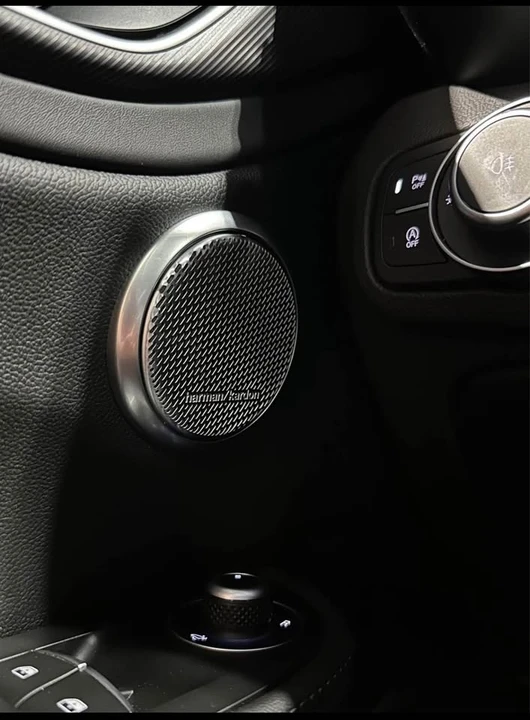 2022 Alfa Romeo Giulia - Image 11 of 16