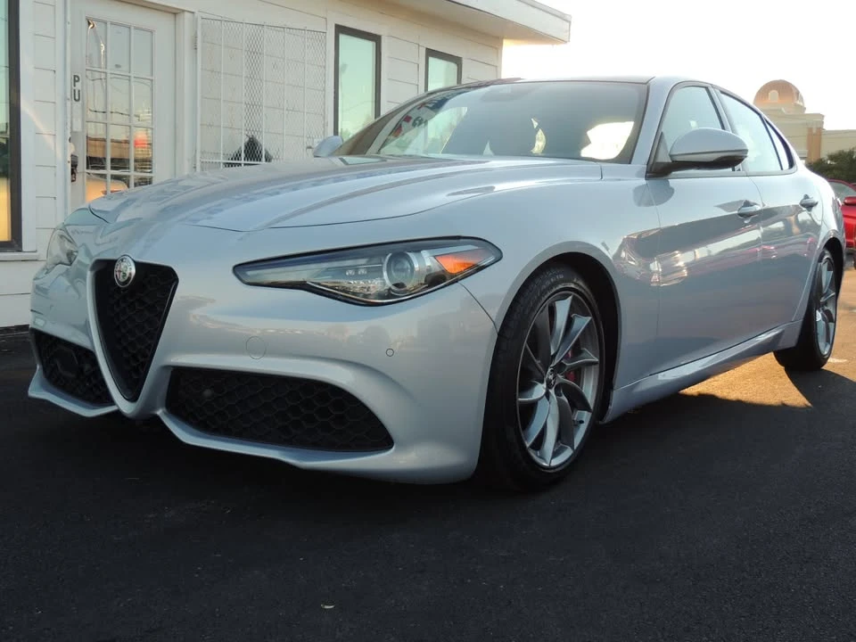 2022 Alfa Romeo Giulia - Image 2 of 20