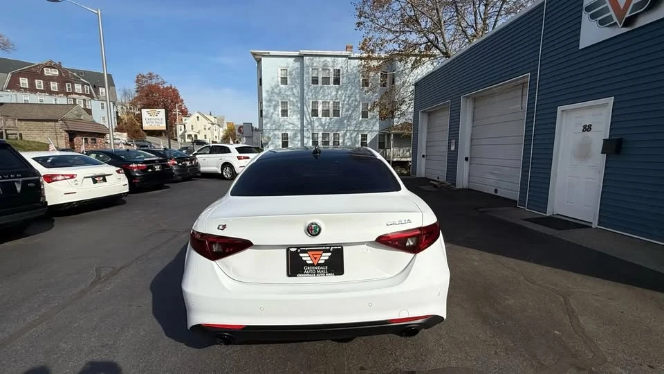 2022 Alfa Romeo Giulia - Image 4 of 20