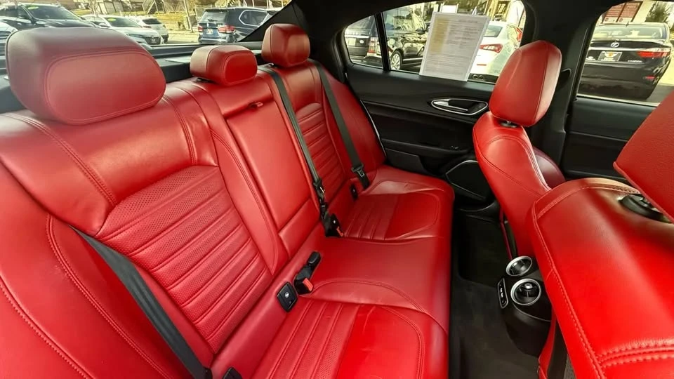 2022 Alfa Romeo Giulia - Image 18 of 20