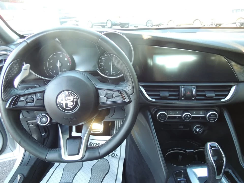 2022 Alfa Romeo Giulia - Image 14 of 20