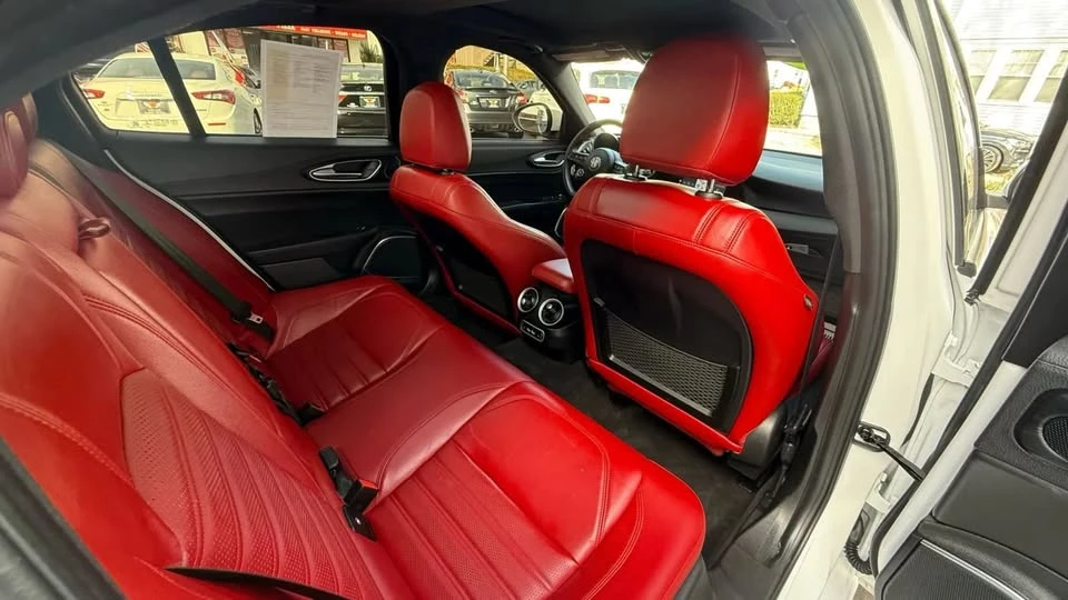 2022 Alfa Romeo Giulia - Image 19 of 20