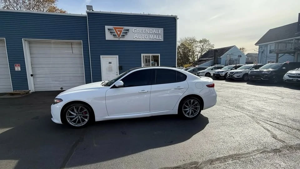2022 Alfa Romeo Giulia - Image 3 of 20