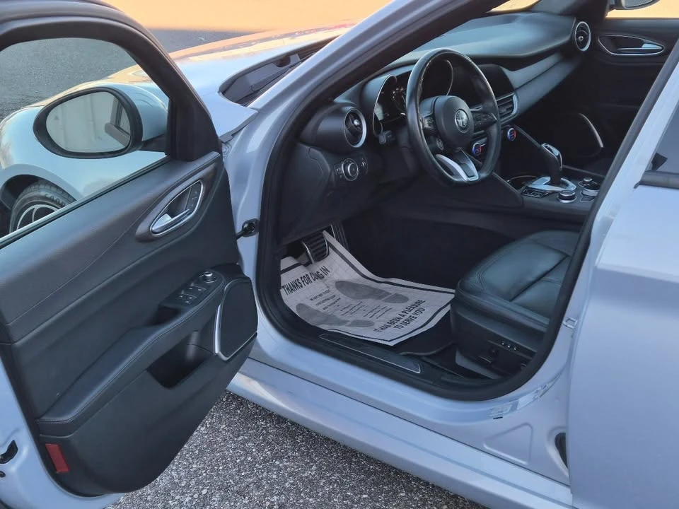2022 Alfa Romeo Giulia - Image 9 of 12