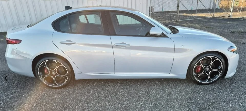 2022 Alfa Romeo Giulia - Image 4 of 12