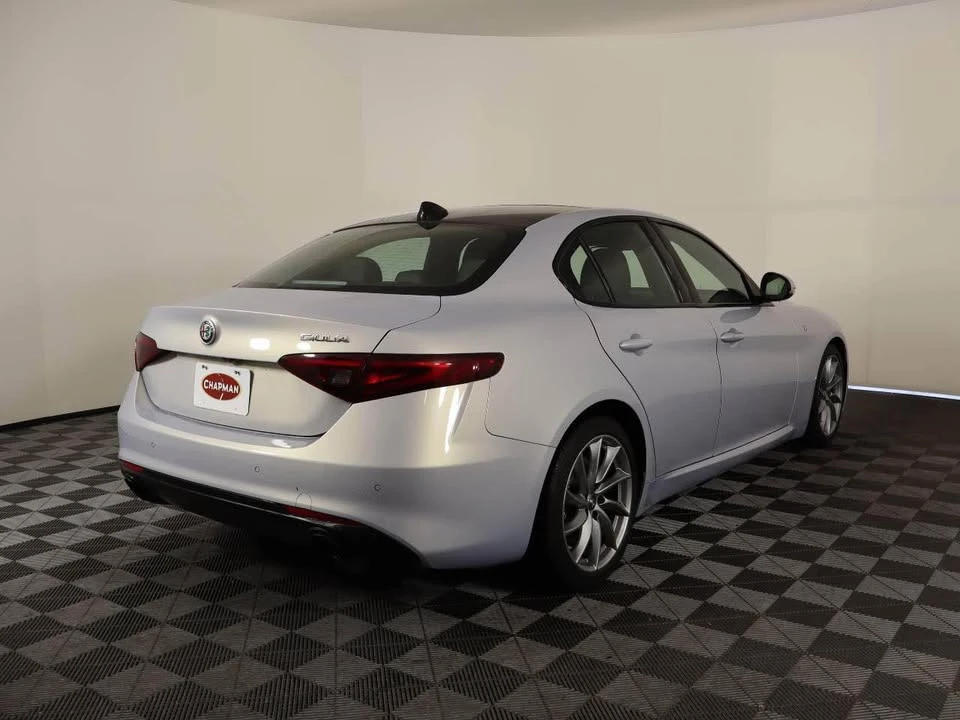 2022 Alfa Romeo Giulia - Image 3 of 5