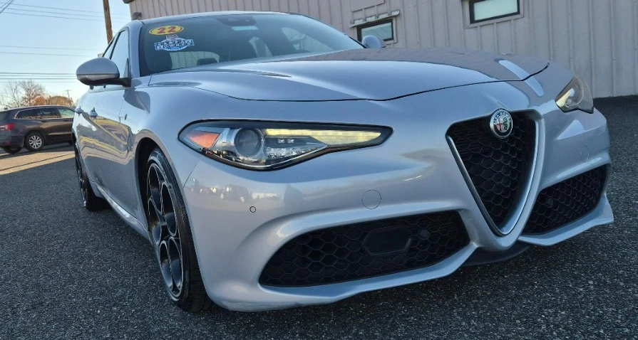 2022 Alfa Romeo Giulia - Image 3 of 12