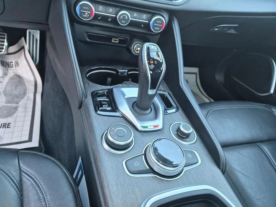 2022 Alfa Romeo Giulia - Image 10 of 12