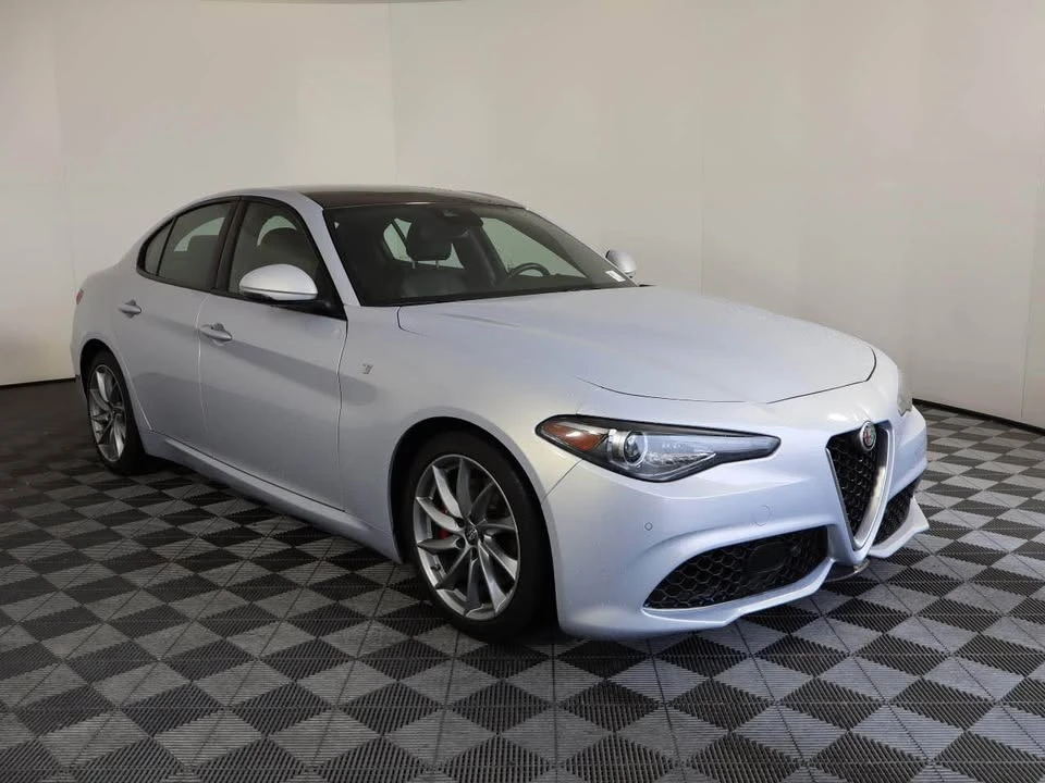 2022 Alfa Romeo Giulia - Image 4 of 5