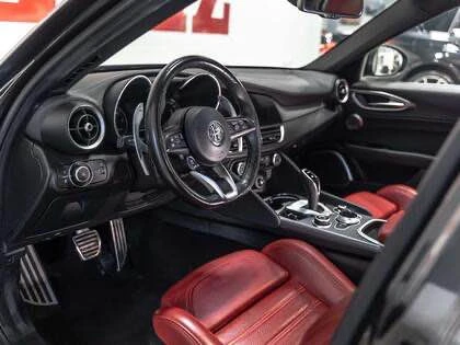 2022 Alfa Romeo Giulia - Image 5 of 9