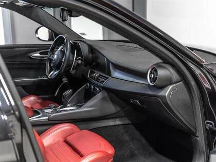 2022 Alfa Romeo Giulia - Image 8 of 9