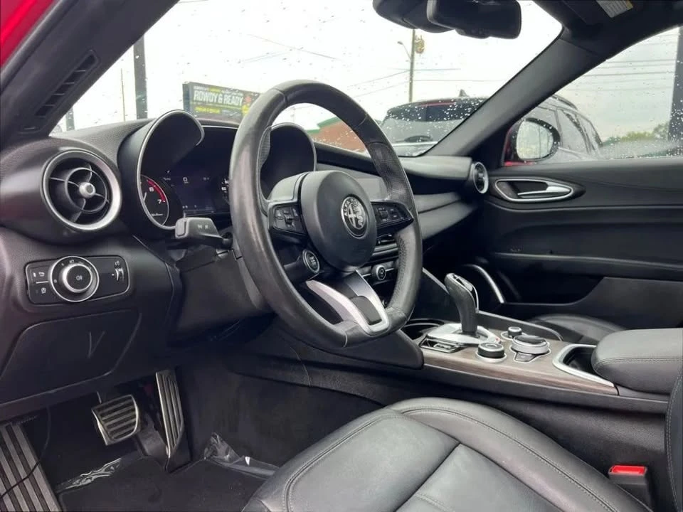 2022 Alfa Romeo Giulia - Image 2 of 20
