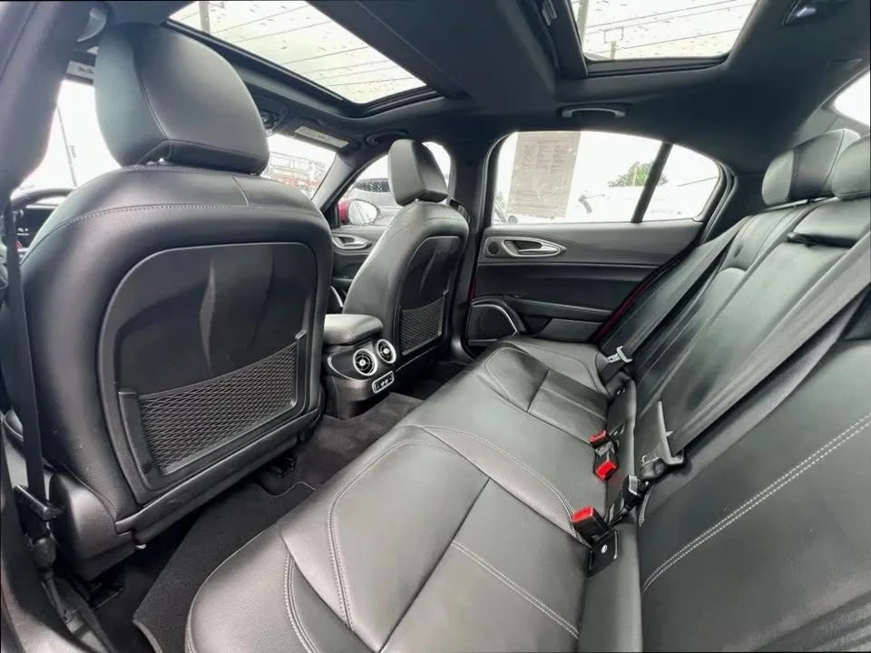 2022 Alfa Romeo Giulia - Image 18 of 20