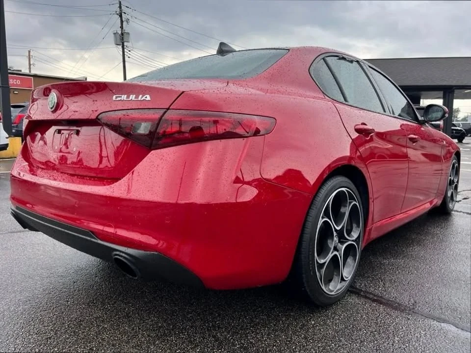 2022 Alfa Romeo Giulia - Image 7 of 20