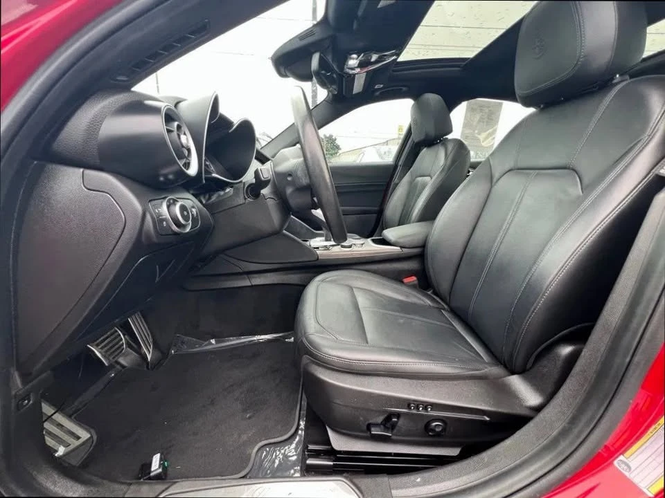 2022 Alfa Romeo Giulia - Image 16 of 20