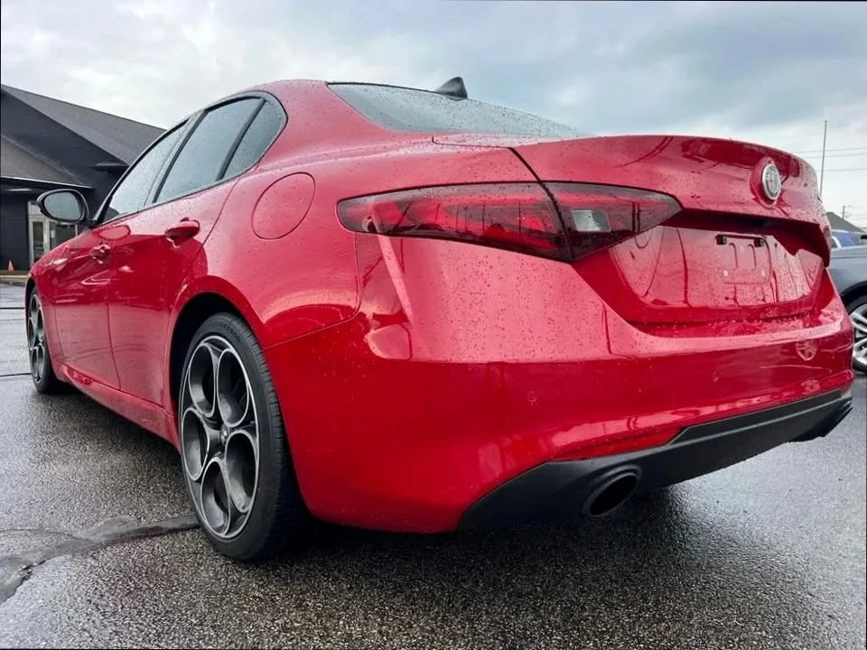 2022 Alfa Romeo Giulia - Image 5 of 20