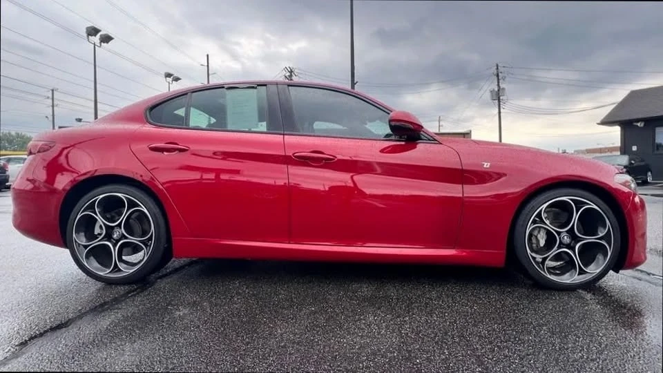 2022 Alfa Romeo Giulia - Image 9 of 20