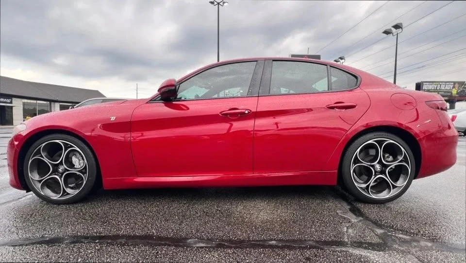 2022 Alfa Romeo Giulia - Image 3 of 20
