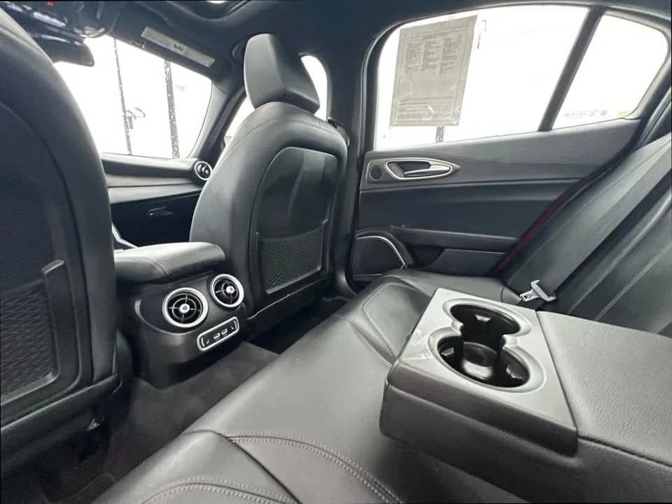2022 Alfa Romeo Giulia - Image 19 of 20