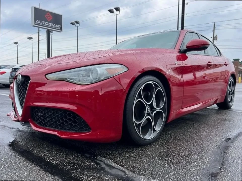 2022 Alfa Romeo Giulia - Image 14 of 20