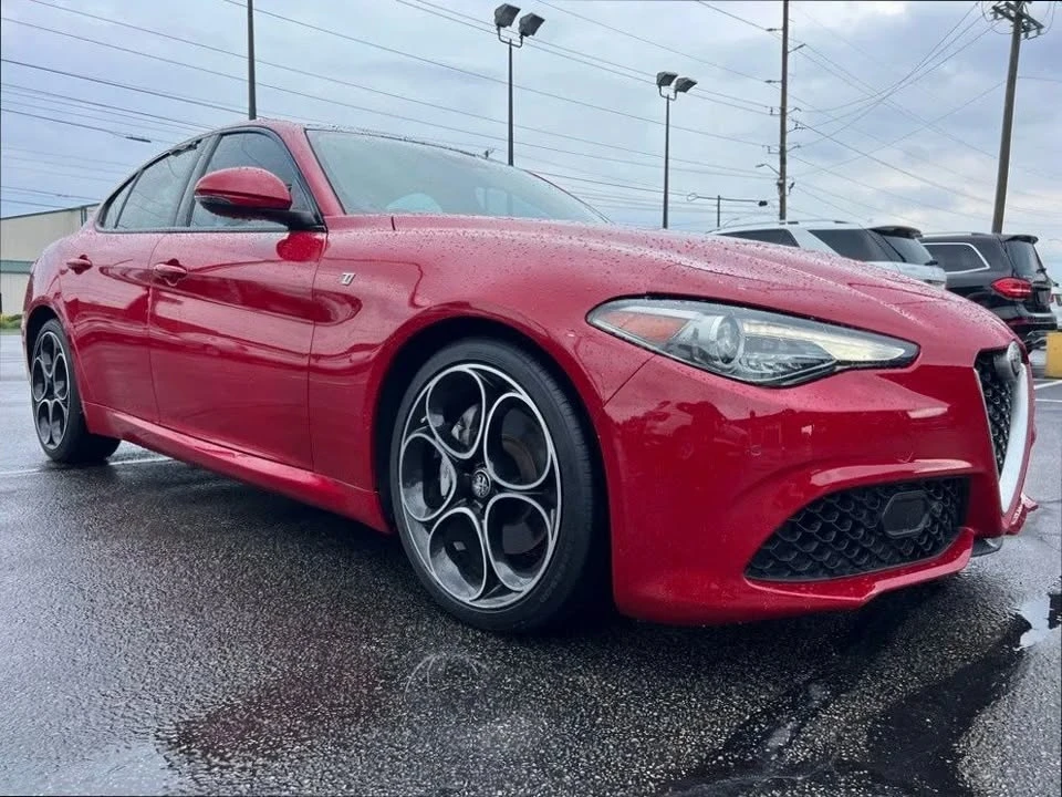 2022 Alfa Romeo Giulia - Image 10 of 20