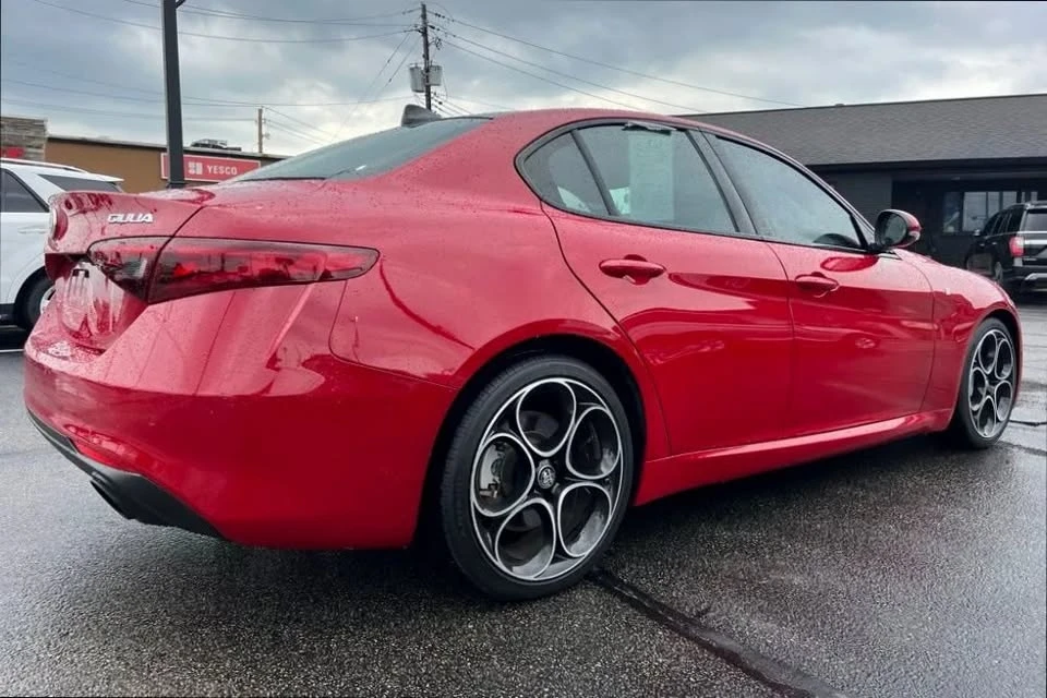 2022 Alfa Romeo Giulia - Image 8 of 20