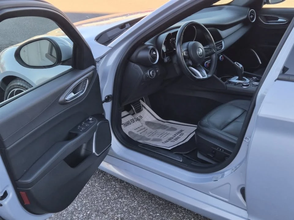 2022 Alfa Romeo Giulia - Image 7 of 10