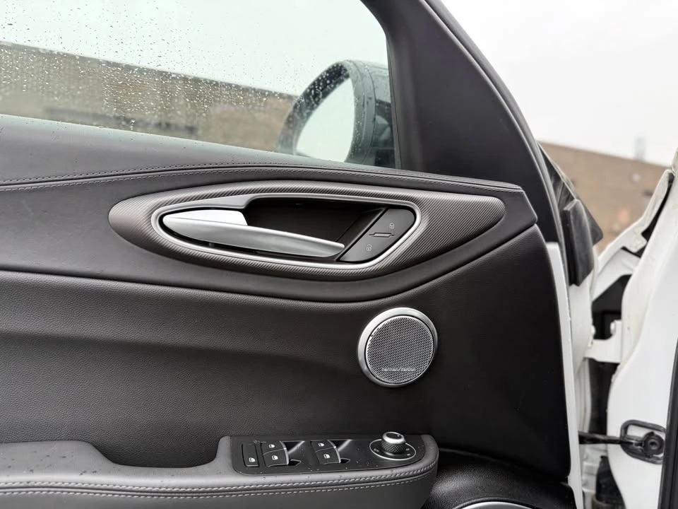 2022 Alfa Romeo Giulia - Image 13 of 14